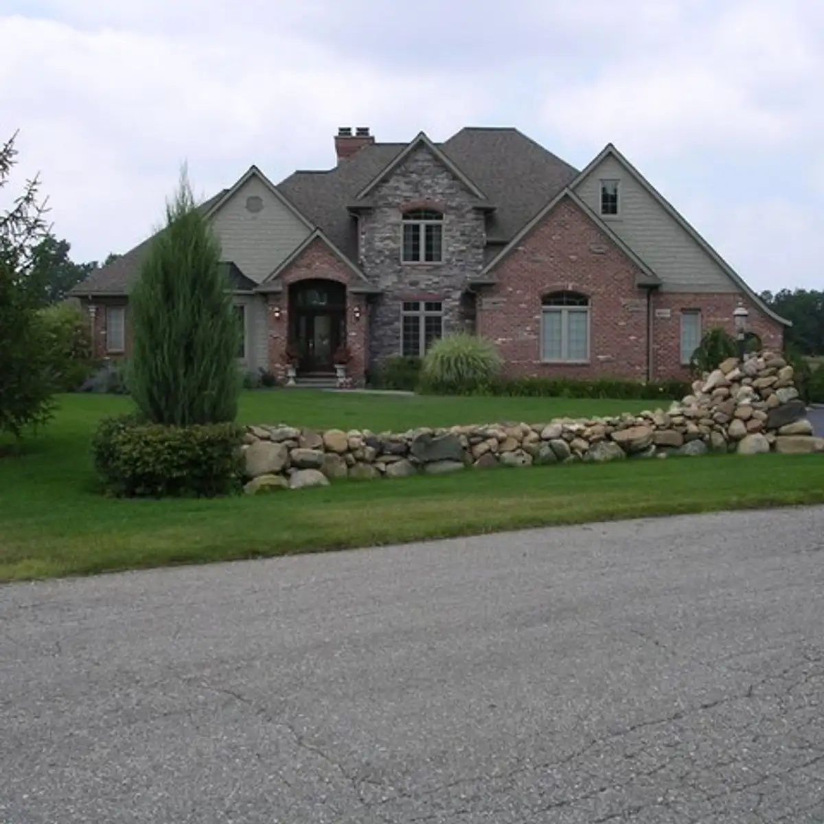 Custom garden design and planting by Earth Art