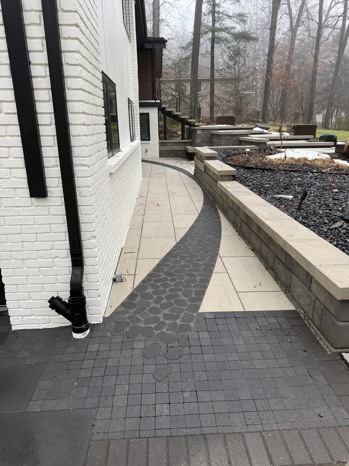 Paver detail and cobblestone accent by Earth Art Landscaping